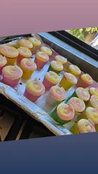 קאפקייקס קצפת צבעונית עם סוכריות קישוט