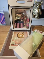 ערכת יצירה DIY להכנת עוגת גן מעוצבת עם דף סוכר, קצפת ואלמנטים