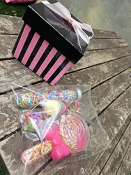 ערכת יצירה DIY להכנת עוגת גן מעוצבת עם דף סוכר, קצפת ואלמנטים