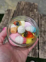 ערכת יצירה DIY להכנת עוגת גן מעוצבת עם דף סוכר, קצפת ואלמנטים