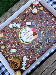 שוקולד עם גאנש וסוכריות קישוט