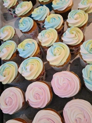 קצפת צבעונית עם סוכריות קישוט