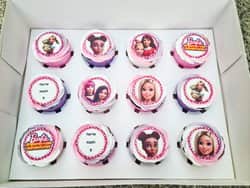 קאפקייקס מעוצב עם קצפת צבעונית ודפי סוכר