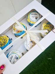 קאפקייקס מעוצב עם קצפת צבעונית ודפי סוכר