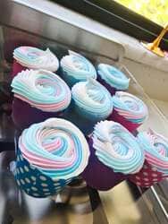 קצפת צבעונית עם סוכריות קישוט