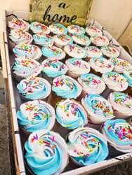 קצפת צבעונית עם סוכריות קישוט