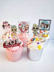 קאפקייקס מעוצב עם קצפת צבעונית ודפי סוכר